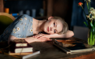 Young girl book flowers portrait - a book free wallpaper