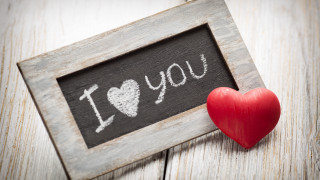 Wooden frame heart love chalk - a wooden surface free wallpaper