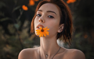 Woman flower necklace portrait brown - her mouth free wallpaper