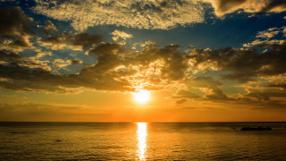Sunset ocean boat clouds cityscape - sun free wallpaper for desktop