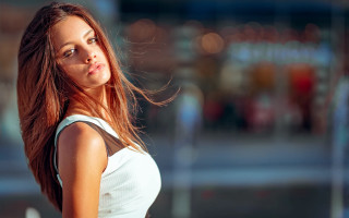 Woman longhair building bokeh portrait - eva gonzalès free wallpaper
