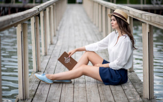 Woman pier book hat outdoors - a pier free wallpaper