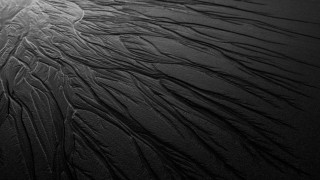 Black white beach sand dune - fine texture free wallpaper