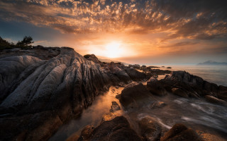 Sunset rocky beach water formation 2 - a sunset over a rocky beach free wallpaper