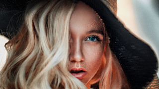 Blonde woman hat hologram blue - blond free wallpaper