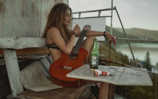 Woman sitting guitar beer art - a bench free wallpaper