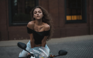 Elina karimova motorcycle portrait blurry - portrait photography free wallpaper