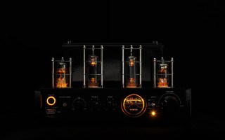 Black amplifier three lights yellow - uhd 8 k free wallpaper