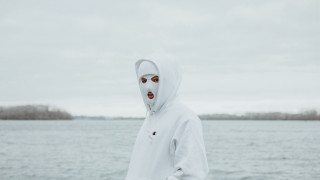 White hoodie water mask beach - a white mask free wallpaper