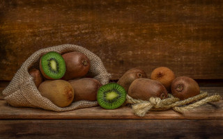 Kiwi basket wooden table food - other fruit free wallpaper