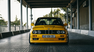 Yellow car parking garage white - a white fence free wallpaper