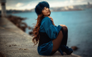 Elina karimova beach blurry coat - a blue coat free wallpaper