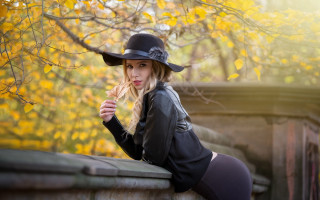 Woman black hat jacket posing - a rail free wallpaper