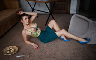 Woman crossed legs food fashion - art nouveau free wallpaper for desktop