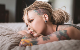 Tattooed woman bed blonde blurry - kai carpenter free wallpaper