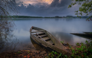 Lake boat cloudy sky forest - a few cloud above free wallpaper for desktop