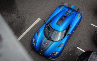 Blue sports car parking lot 15 - a parking meter free wallpaper