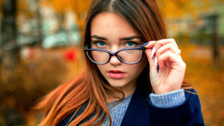 Woman glasses blue shirt park - glass free wallpaper for desktop