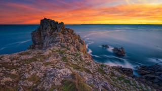 Rocky cliff water sunset bridge - the foreground and a sunset in the background free wallpaper