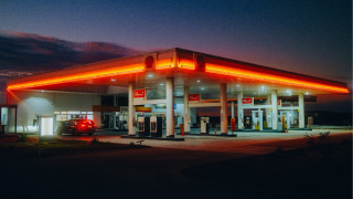 Red light gasstation night car - a gas station free wallpaper