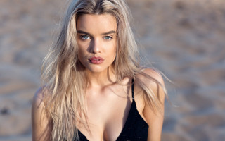 Blonde beach portrait polaroid lips - sand free wallpaper