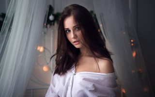 Woman white shirt portrait indoor - a picture in a room free wallpaper