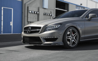 Silver mercedes cls blue door - a blue door free wallpaper