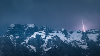Lightning mountain range dark sky - volumetric lightning free wallpaper