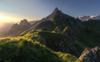 Mountain sunset grassy field lake - a few mountain free wallpaper