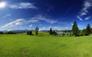 Grassy field lake blue sky - ultra wide angle free wallpaper