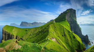 Green mountain lake clouds hill - a green mountain free wallpaper