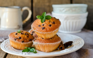 Muffins coffee wooden table food - coppo di marcovaldo free wallpaper for desktop