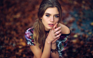 Fall leaves portrait Eszter Mattioni - her chest free wallpaper for desktop