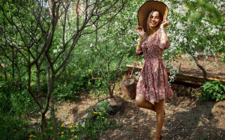 Woman dress hat forest flower - tree in the background free wallpaper