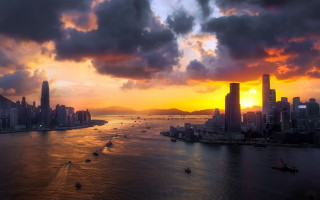 Sunset city boats cloudy sky - a sunset over a city free wallpaper