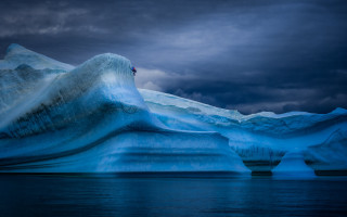 Large iceberg ocean cloudy sky 2 - the ocean under a cloudy sky free wallpaper