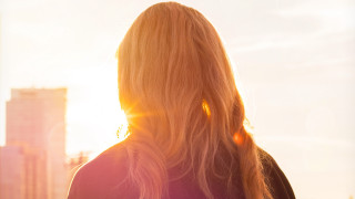 Blonde woman sunset city skyline - anamorphic free wallpaper