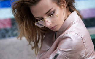 Woman glasses pinkjacket esk fashion - her cell phone free wallpaper