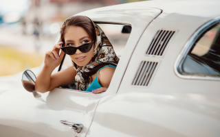 Woman sunglasses car talking cellphone - sunglass free wallpaper