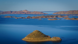 Mountain lake beach boat bridge - a few hill free wallpaper