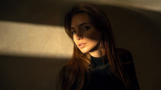 Woman long hair room shadow - a shadow free wallpaper