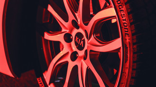 Tire red light kinetic art - red light free wallpaper
