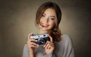 Elina karimova portrait smiling camera - the camera man free wallpaper