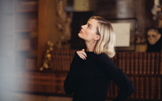 Woman portrait blonde bokeh library - emma geary free wallpaper