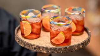 Tray glasses food blurry depth - a tray free wallpaper