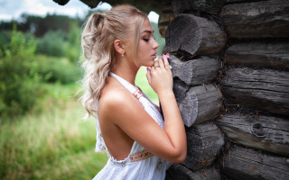 Woman leaning log wall romanticism - girl free wallpaper