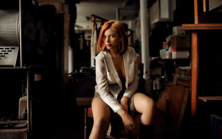 Woman sitting clock room portrait - ektachrome photograph free wallpaper