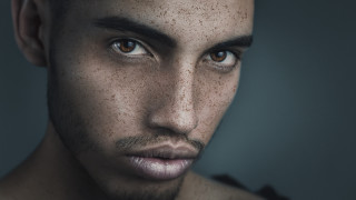 Freckled man serious portrait realistic - shaded free wallpaper