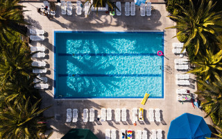 Pool chairs umbrellas minimalism tiltshift - a swimming pool free wallpaper