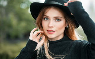 Black hat sweater blonde portrait - a black sweater free wallpaper